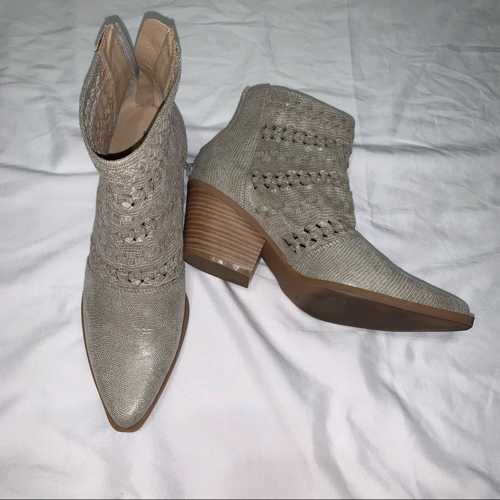 booties boots gray scale texture design 8.5